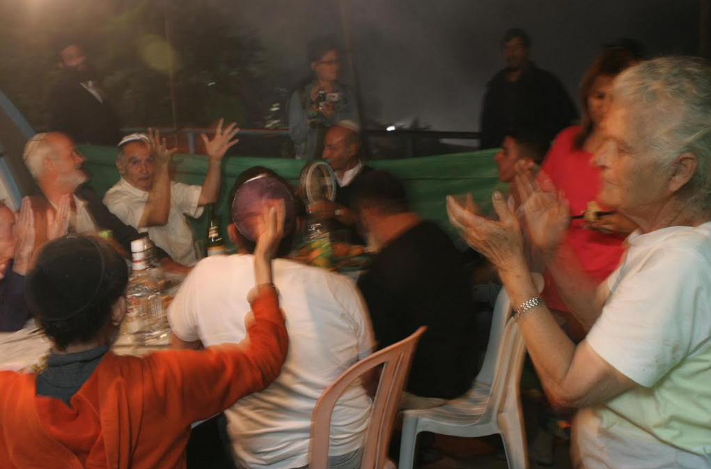 תמונה שמכילה לבוש, אדם, פני אדם, איש

תוכן שנוצר על-ידי בינה מלאכותית עשוי להיות שגוי.